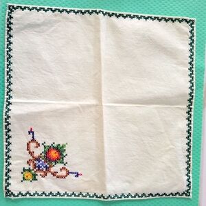 Embroidered napkin or bread basket liner